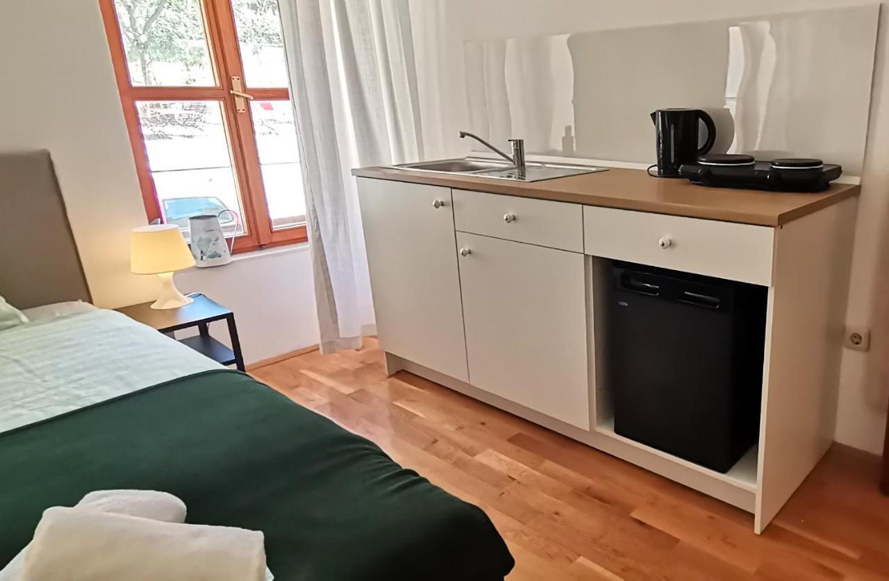 Studio Apartment L&G ロヴィニ エクステリア 写真