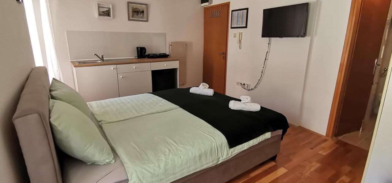 Studio Apartment L&G ロヴィニ エクステリア 写真